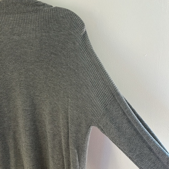 Abercrombie and fitch ribbed High Low Dolman Open Cardigan. Size Med. Light Gray - Picture 8 of 10